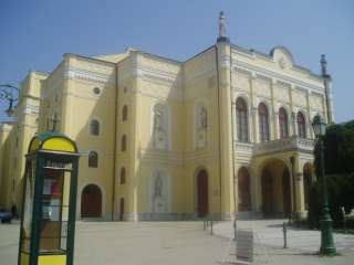 Debrecen, Kossuth u. 10. Csokonai Színház.jpg
