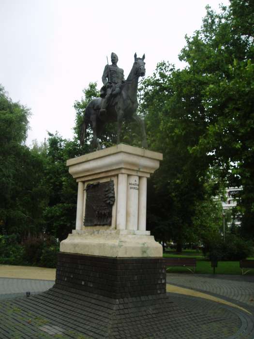 Nyíregyháza, Országzászló tér: Magyar huszár 1.kép.jpg Nyíregyháza, Országzászló tér: Magyar huszár 1.kép.jpg