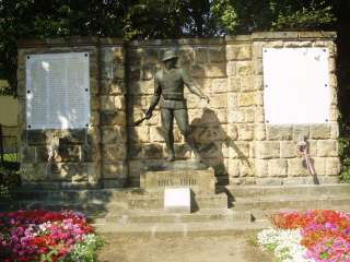 Sárospatak, Iskolakert bejárat: I. világháborús emlékmű.jpg