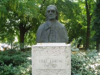 Szekszárd, Liszt F. tér: Liszt szobor.jpg