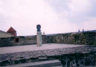 Eger, Vár: Balassi Bálint szobra.jpg Eger, Vár: Balassi Bálint szobra.jpg