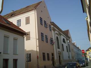 Győr, Apáca u. 41-43.jpg Győr, Apáca u. 41-43.jpg