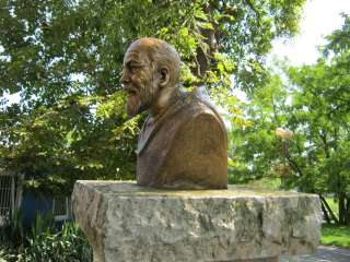 Nyírbátor, Károlyi u. 19. előtt: Kelemen Didák.jpg Nyírbátor, Károlyi u. 19. előtt: Kelemen Didák.jpg