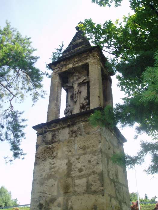 Sopron, Bécsi út 38. után. Fehér kereszt.jpg Sopron, Bécsi út 38. után. Fehér kereszt.jpg